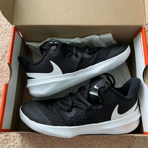 NIB Nike Zoom Hyperspeed Court shoes 6